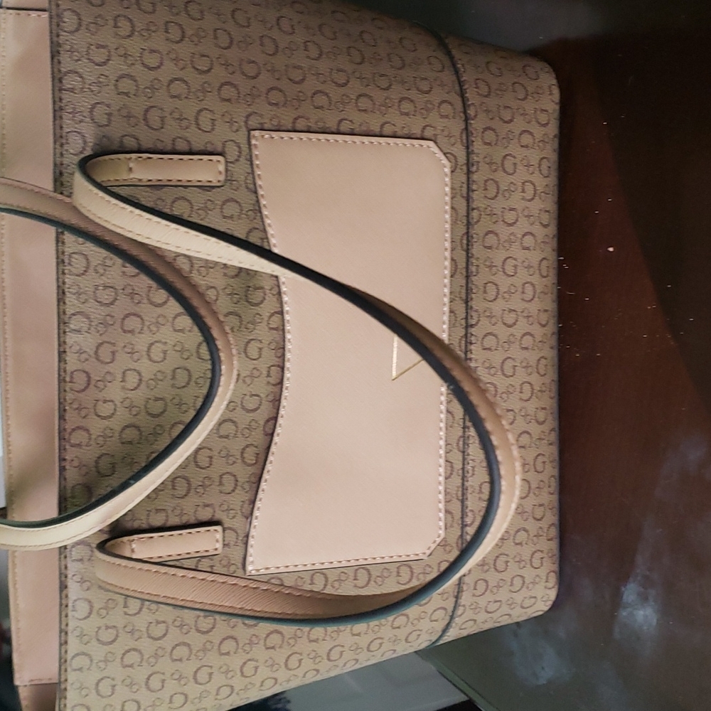 Guess purse - Picture 6 of 6